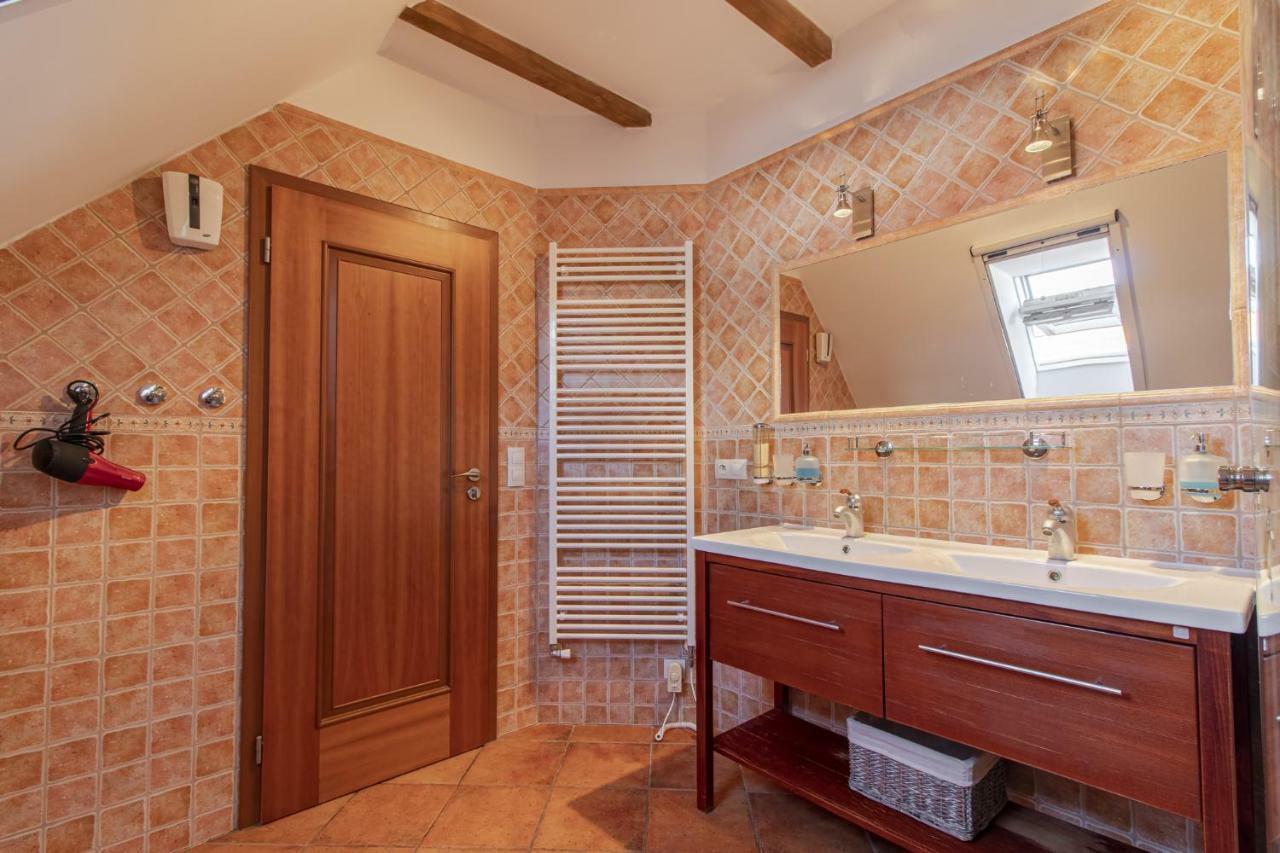 Historicky Dum U Lazni Apartment Trebon Luaran gambar